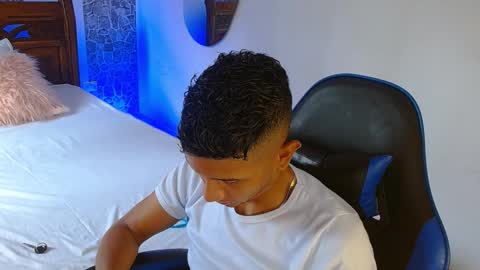 Snapshot of valentino_fs chatting on 11.29.25 Mistery Guy online show from 11.29.25