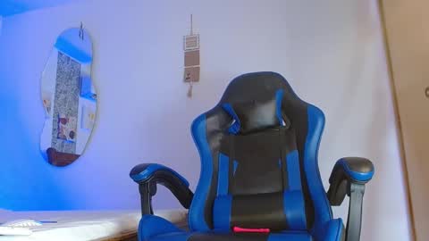 Snapshot of valentino_fs chatting on 12.02.25 Mistery Guy online show from 12.02.25