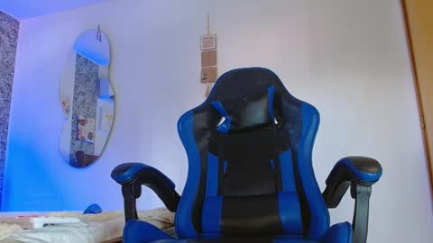 Snapshot of valentino_fs chatting on 12.02.25 Mistery Guy online show from 12.02.25