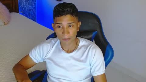 Snapshot of valentino_fs chatting on 12.15.25 Mistery Guy online show from 12.15.25