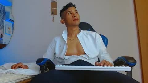 Snapshot of valentino_fs chatting on 01.07.26 Mistery Guy online show from 01.07.26