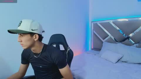 valentino_rey online show from 04.15.26