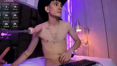 Snapshot of valentinomoreti chatting on 02.28.25 Valentino online show from 02.28.25