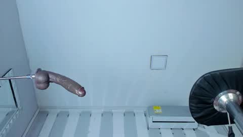 Snapshot of valentinomoreti chatting on 11.19.25 Valentino online show from 11.19.25