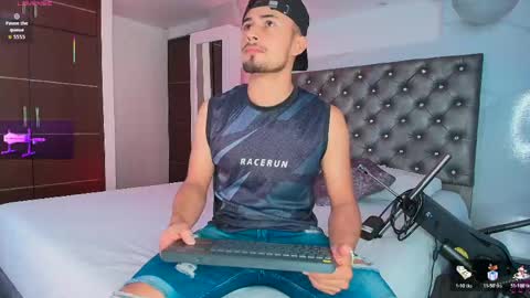 Snapshot of valentinos_ chatting on 05.15.26 Valentinos online show from 05.15.26
