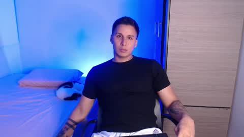 Snapshot of valentinosex_1 chatting on 02.10.26 VALENTINO online show from 02.10.26