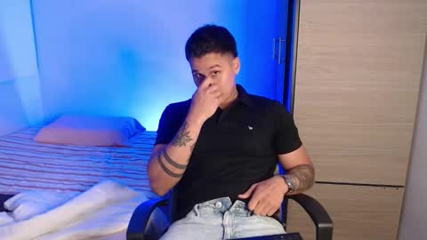 Snapshot of valentinosex_1 chatting on 02.19.26 VALENTINO online show from 02.19.26