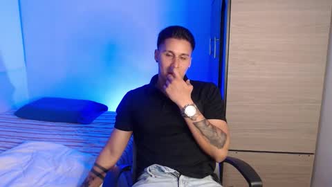 Snapshot of valentinosex_1 chatting on 02.25.26 VALENTINO online show from 02.25.26