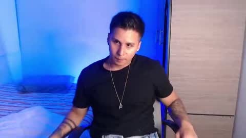 Snapshot of valentinosex_1 chatting on 03.25.26 VALENTINO online show from 03.25.26