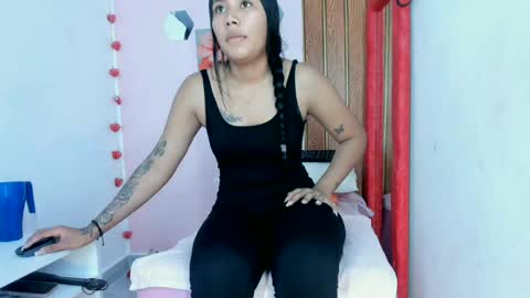 Snapshot of valenttina_narvaez chatting on 06.23.26 vale online show from 06.23.26