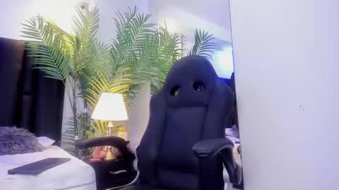 Snapshot of valeri_tafur chatting on 10.04.25 valeri_tafur online show from 10.04.25