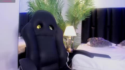 Snapshot of valeri_tafur chatting on 10.18.25 valeri_tafur online show from 10.18.25