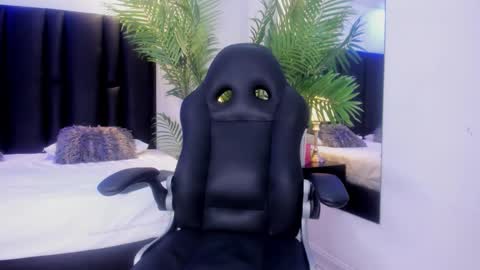 Snapshot of valeri_tafur chatting on 10.20.25 valeri_tafur online show from 10.20.25