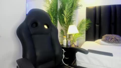 Snapshot of valeri_tafur chatting on 10.31.25 valeri_tafur online show from 10.31.25