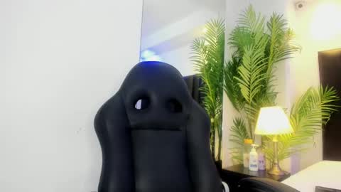 Snapshot of valeri_tafur chatting on 11.01.25 valeri_tafur online show from 11.01.25