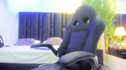 Snapshot of valeri_tafur chatting on 11.27.25 valeri_tafur online show from 11.27.25