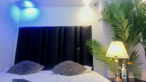 Snapshot of valeri_tafur chatting on 12.20.25 valeri_tafur online show from 12.20.25