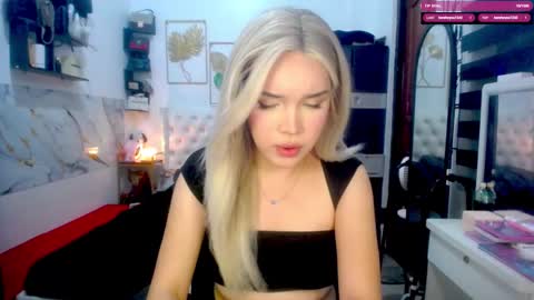 Snapshot of valeria_nikia chatting on 10.05.25 VALERIA online show from 10.05.25