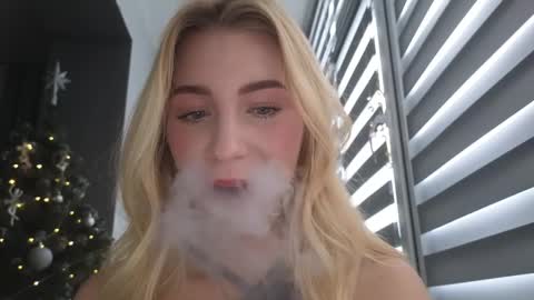 Snapshot of valeria_shydreamer chatting on 12.04.24 Valeria online show from 12.04.24