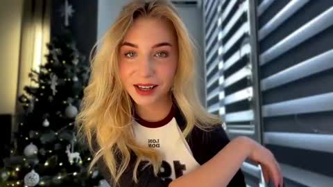 Snapshot of valeria_shydreamer chatting on 12.17.24 Valeria online show from 12.17.24