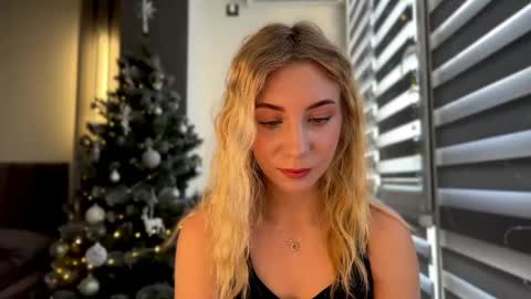 Snapshot of valeria_shydreamer chatting on 12.19.24 Valeria online show from 12.19.24