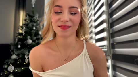 Snapshot of valeria_shydreamer chatting on 12.31.24 Valeria online show from 12.31.24