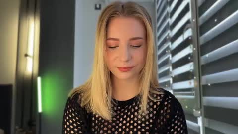 Snapshot of valeria_shydreamer chatting on 01.10.25 Valeria online show from 01.10.25