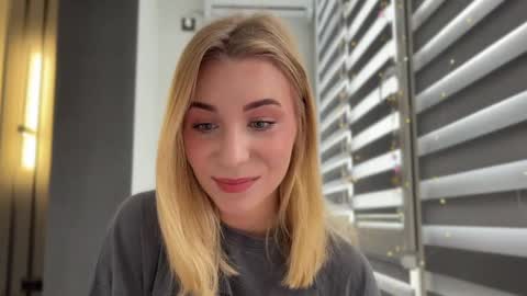 Snapshot of valeria_shydreamer chatting on 01.16.25 Valeria online show from 01.16.25