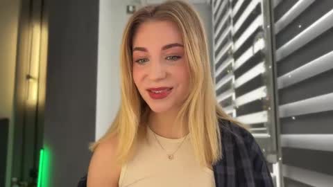 Snapshot of valeria_shydreamer chatting on 01.21.25 Valeria online show from 01.21.25