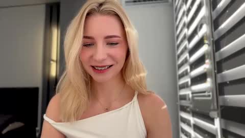 Snapshot of valeria_shydreamer chatting on 01.27.25 Valeria online show from 01.27.25