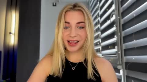 Snapshot of valeria_shydreamer chatting on 02.11.25 Valeria online show from 02.11.25