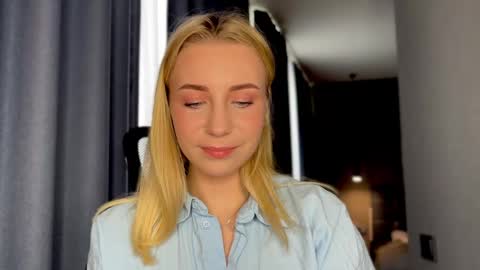 Snapshot of valeria_shydreamer chatting on 03.11.25 Valeria online show from 03.11.25