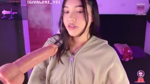 Snapshot of valeribell1 chatting on 11.26.25 Valeri online show from 11.26.25