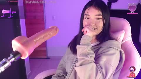 Snapshot of valeribell1 chatting on 11.28.25 Valeri online show from 11.28.25