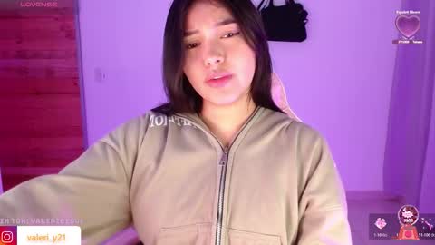 Snapshot of valeribell1 chatting on 12.18.25 Valeri online show from 12.18.25