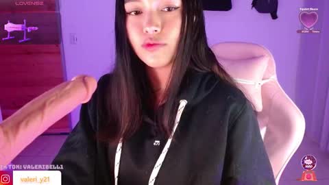 Snapshot of valeribell1 chatting on 12.21.25 Valeri online show from 12.21.25