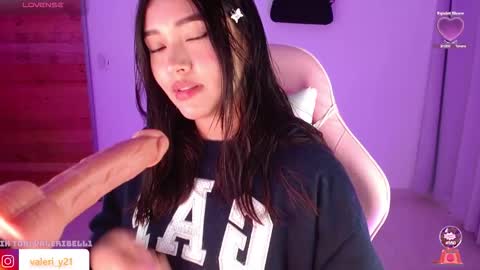 Snapshot of valeribell1 chatting on 12.23.25 Valeri online show from 12.23.25