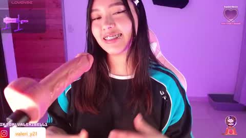 Snapshot of valeribell1 chatting on 01.12.26 Valeri online show from 01.12.26