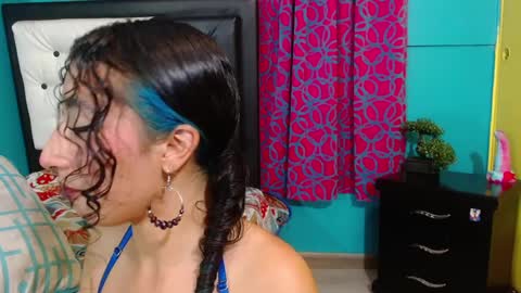 Snapshot of valerie_mase chatting on 01.22.25 vale online show from 01.22.25