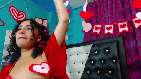 Snapshot of valerie_mase chatting on 02.14.25 vale online show from 02.14.25