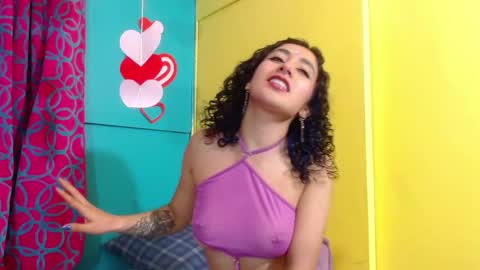 Snapshot of valerie_mase chatting on 02.18.25 vale online show from 02.18.25