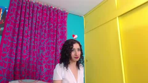 Snapshot of valerie_mase chatting on 02.21.25 vale online show from 02.21.25