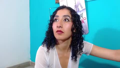 Snapshot of valerie_mase chatting on 02.21.25 vale online show from 02.21.25