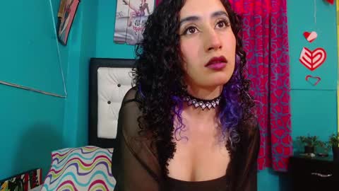 Snapshot of valerie_mase chatting on 09.20.25 vale online show from 09.20.25