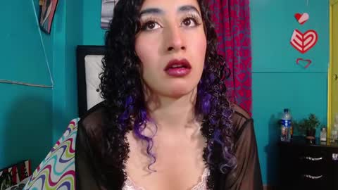 Snapshot of valerie_mase chatting on 09.23.25 vale online show from 09.23.25