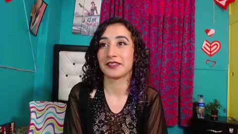 Snapshot of valerie_mase chatting on 09.26.25 vale online show from 09.26.25