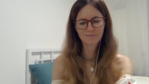 Snapshot of valerie_rose777 chatting on 10.12.25 valerie_rose777 online show from 10.12.25