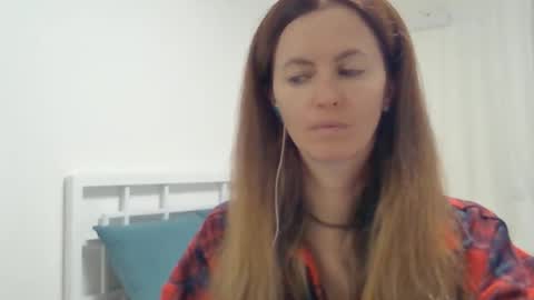 Snapshot of valerie_rose777 chatting on 10.17.25 valerie_rose777 online show from 10.17.25