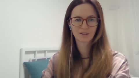 Snapshot of valerie_rose777 chatting on 10.19.25 valerie_rose777 online show from 10.19.25