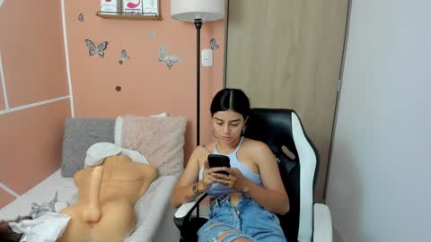 Snapshot of valerihouse chatting on 01.17.25 Juli C online show from 01.17.25